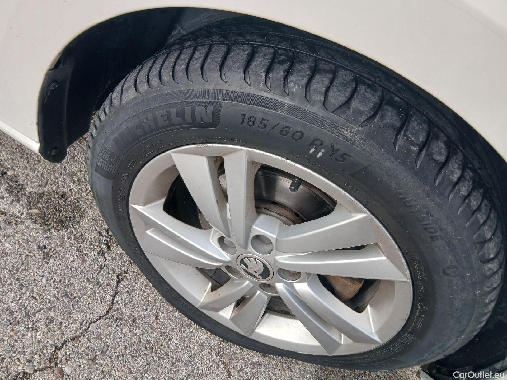  Skoda  Fabia SKODA  / 2018 / 5P / berlina con portón 1.0 TSI 70KW (95cv) Ambition Plus(SP) (AC2) #9