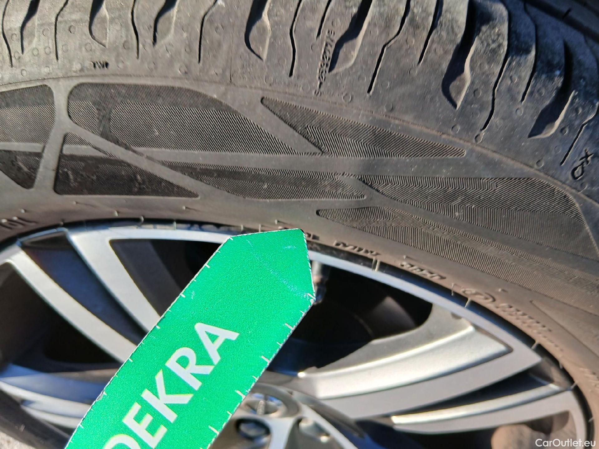  Volvo  XC 40 VOLVO XC40 / 2017 / 5P / todoterreno 1.5 T3 R-Design Auto #39