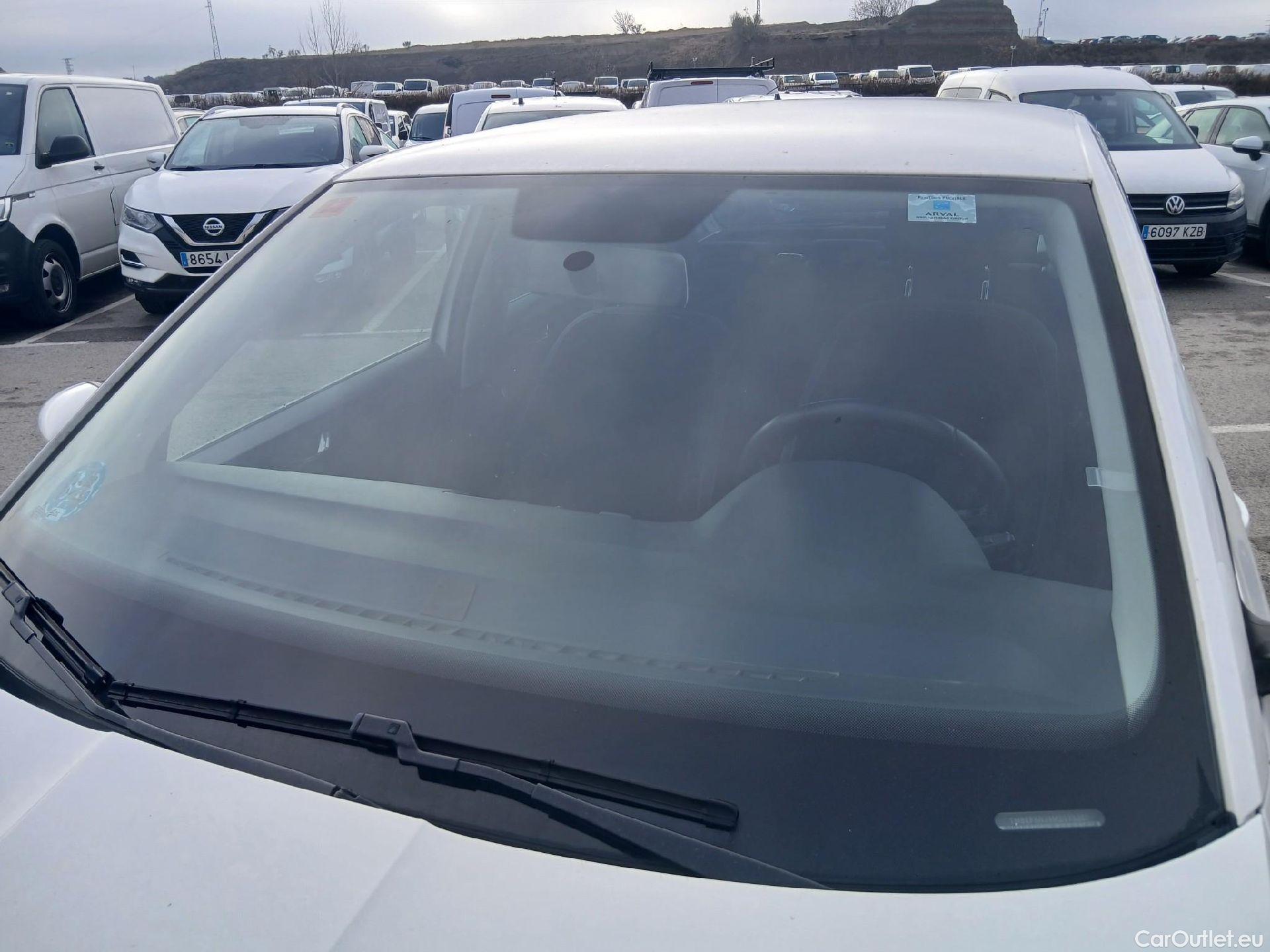  Skoda  Fabia SKODA  / 2018 / 5P / berlina con portón 1.0 TSI 70KW (95cv) Ambition Plus(SP) (AC2) #10