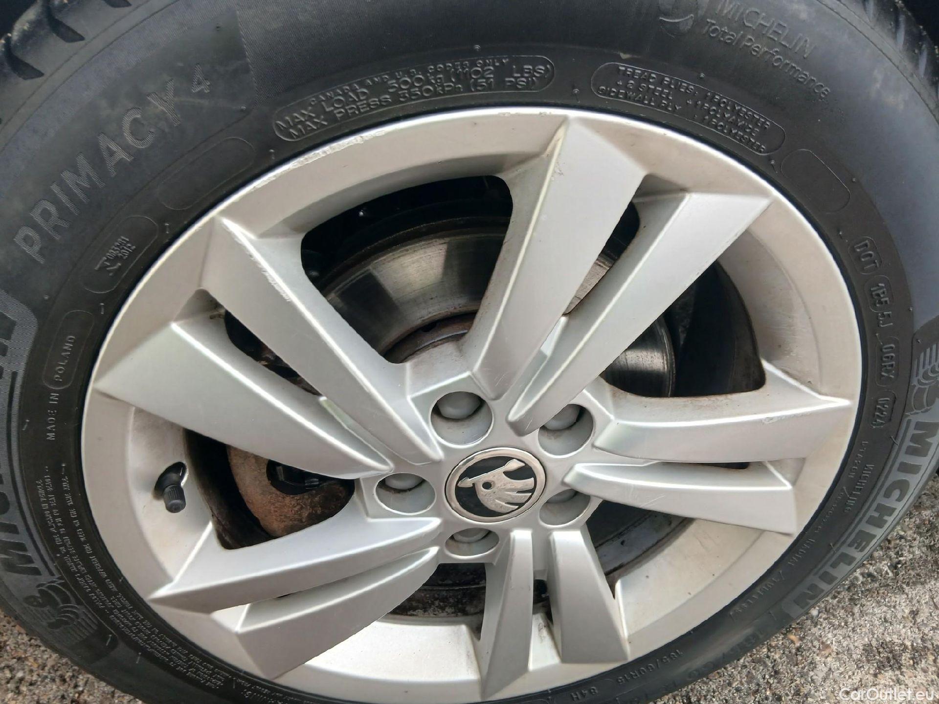  Skoda  Fabia SKODA  / 2018 / 5P / berlina con portón 1.0 TSI 70KW (95cv) Ambition Plus(SP) (AC2) #3