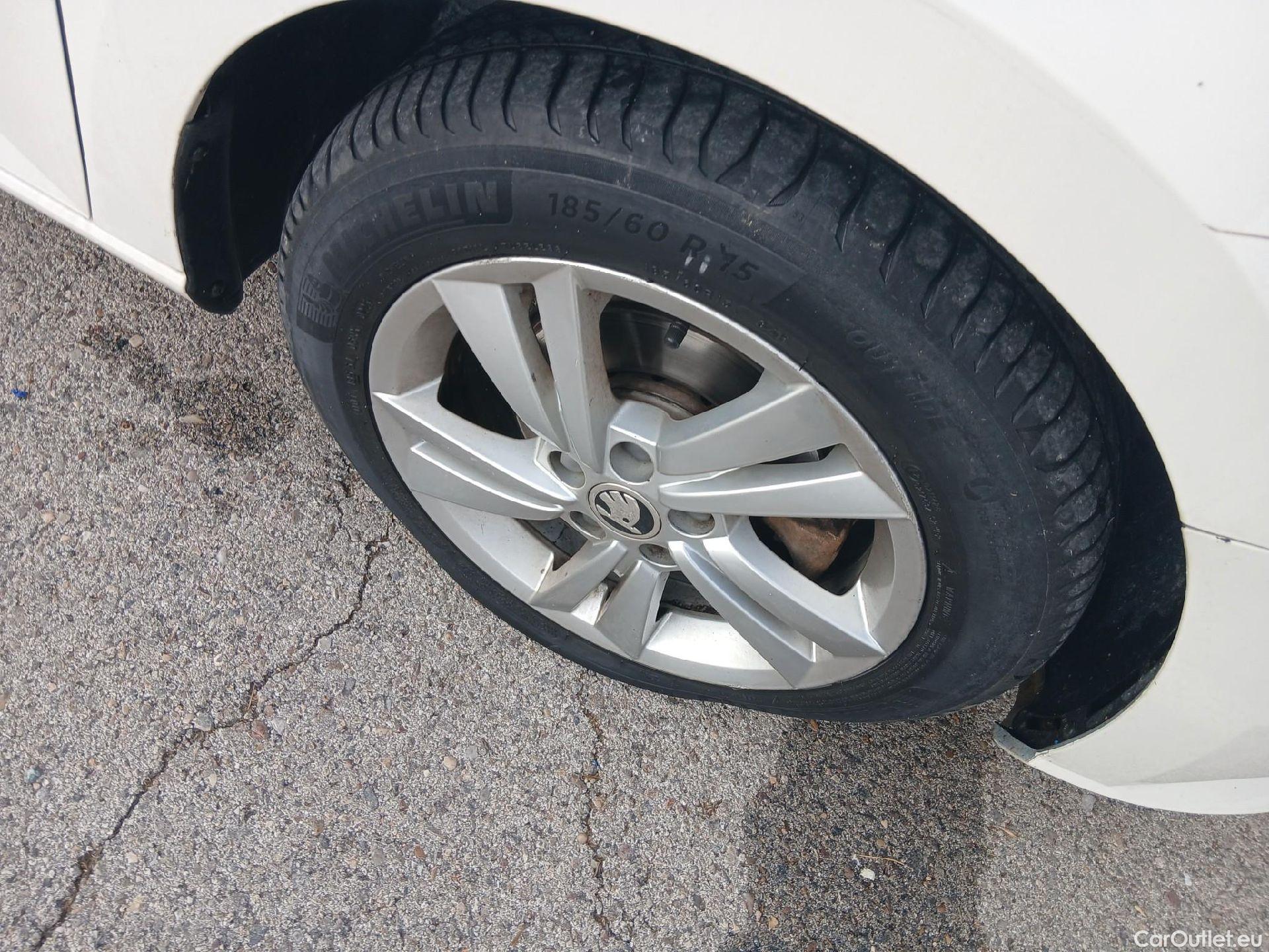  Skoda  Fabia SKODA  / 2018 / 5P / berlina con portón 1.0 TSI 70KW (95cv) Ambition Plus(SP) (AC2) #7