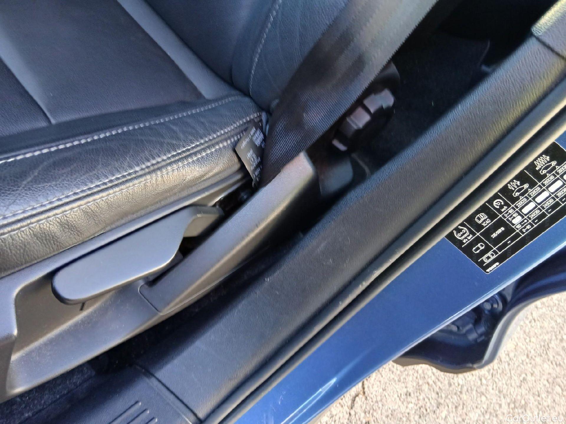  Volvo  XC 40 VOLVO XC40 / 2017 / 5P / todoterreno 1.5 T3 R-Design Auto #21