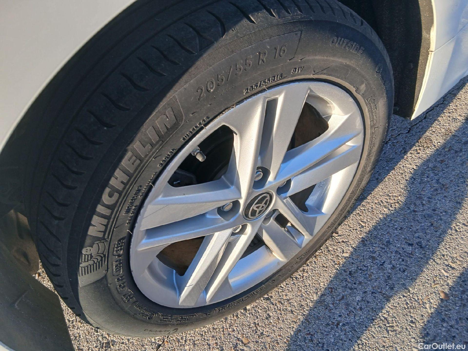  Toyota  Corolla TOYOTA  / 2019 / 5P / familiar 1.8 125H ACTIVE TECH E-CVT TOU SPORT #5