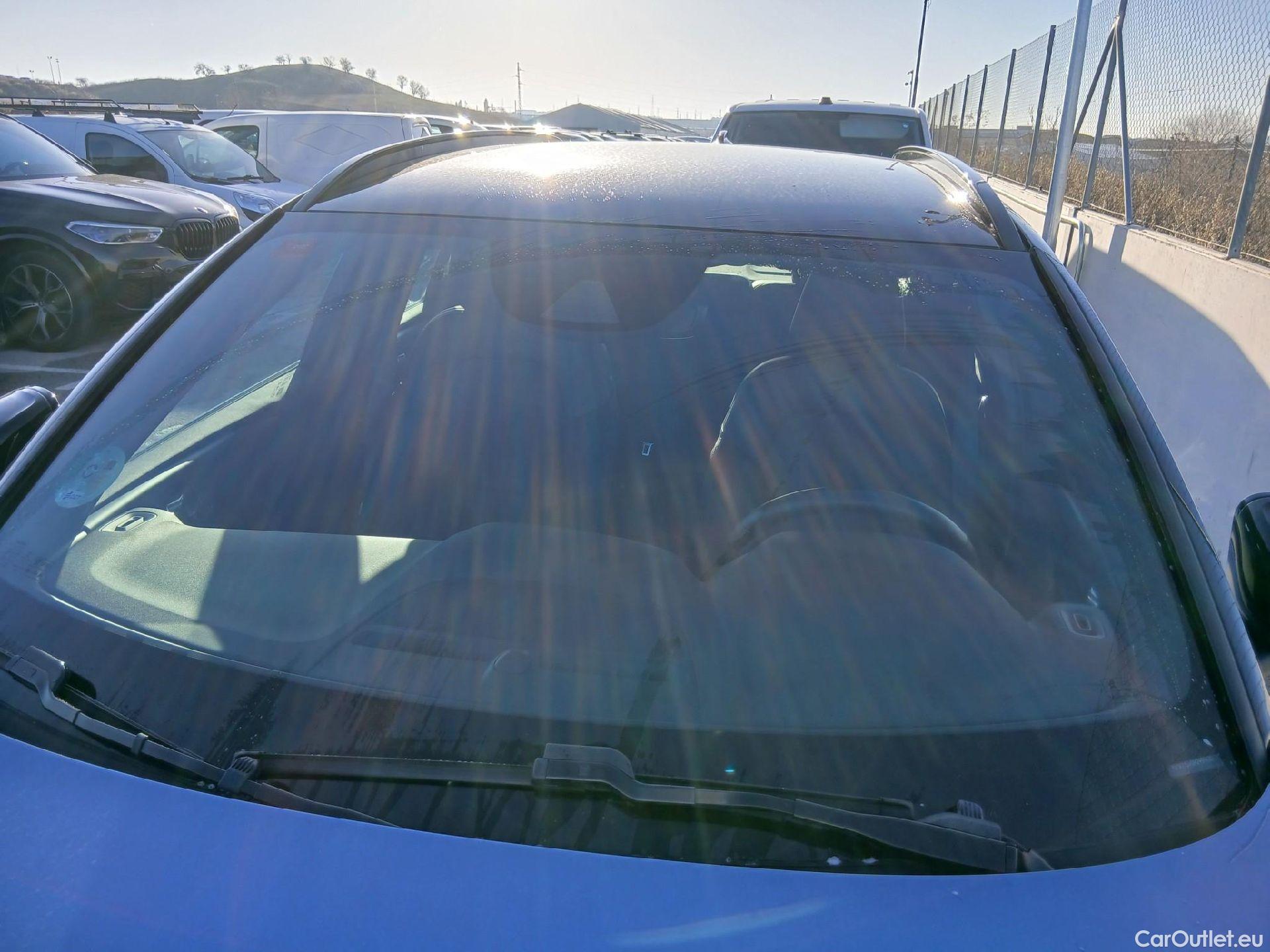  Volvo  XC 40 VOLVO XC40 / 2017 / 5P / todoterreno 1.5 T3 R-Design Auto #1