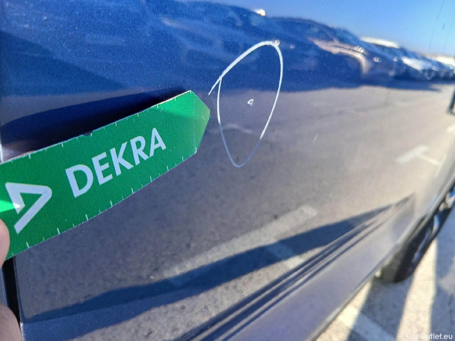  Volvo  XC 40 VOLVO XC40 / 2017 / 5P / todoterreno 1.5 T3 R-Design Auto #34