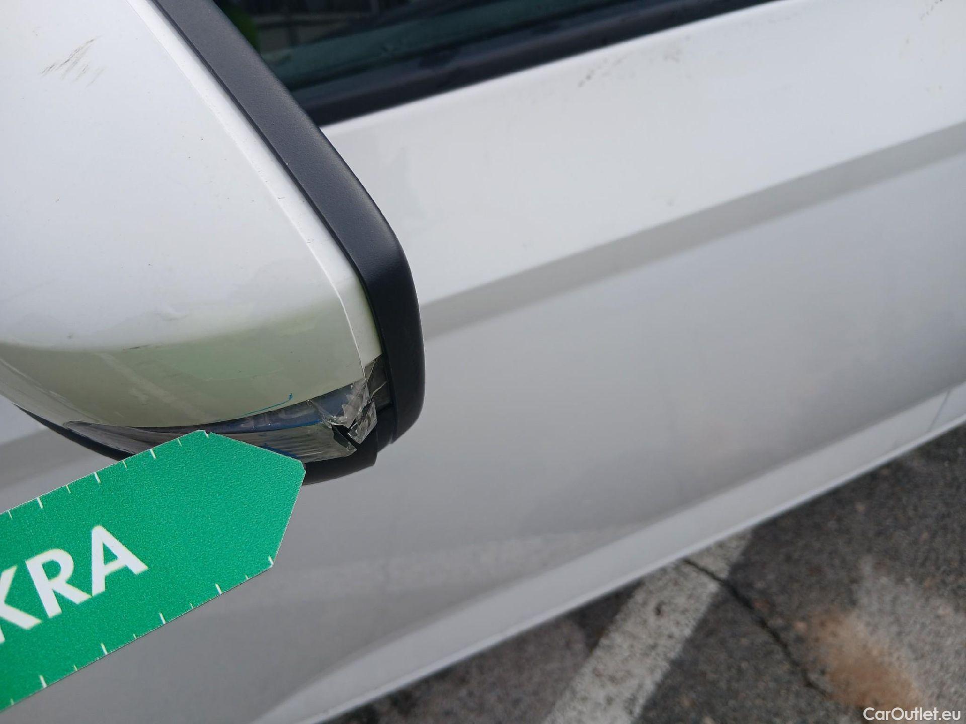  Skoda  Fabia SKODA  / 2018 / 5P / berlina con portón 1.0 TSI 70KW (95cv) Ambition Plus(SP) (AC2) #14