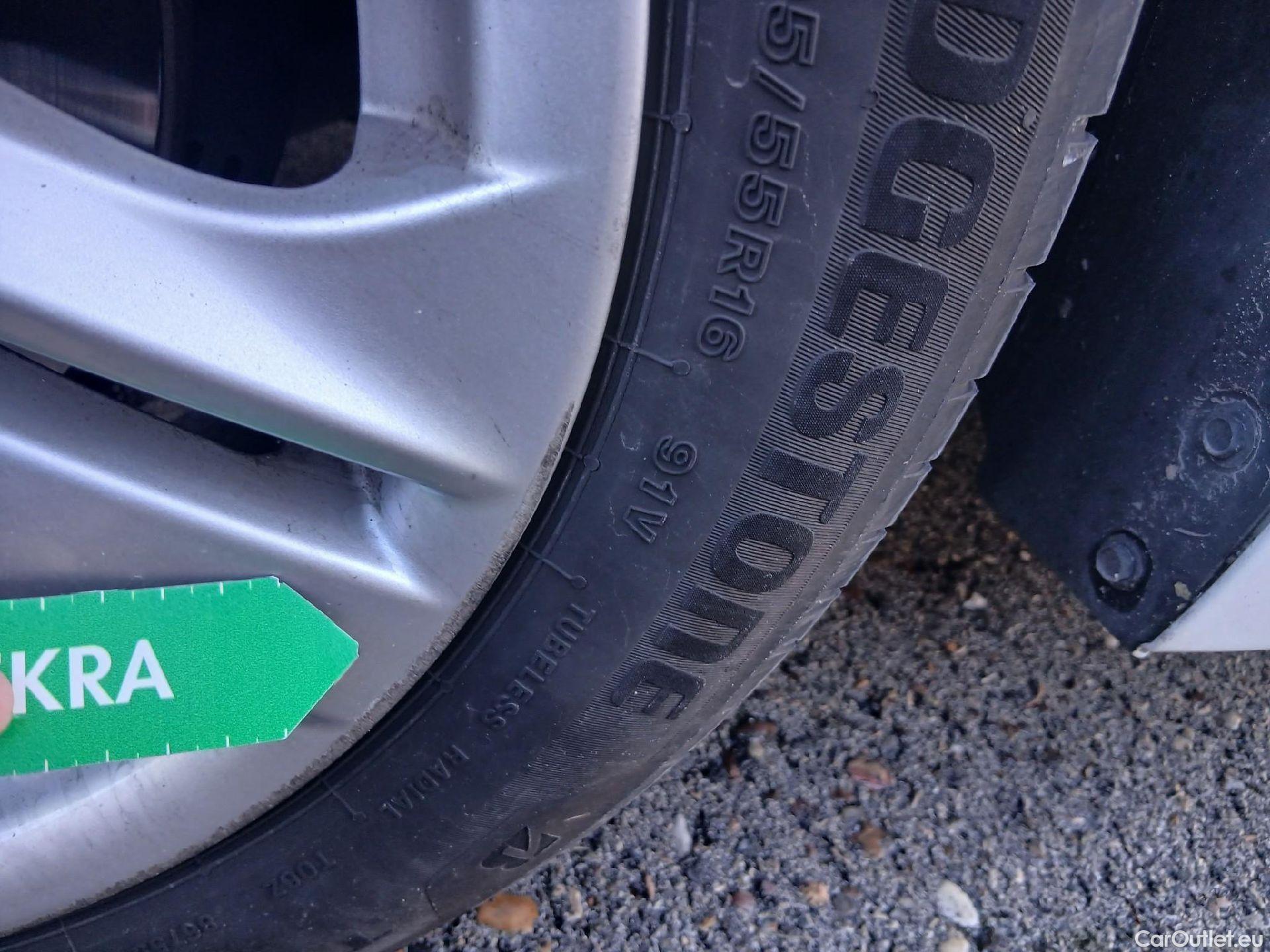  Toyota  Corolla TOYOTA  / 2019 / 5P / familiar 1.8 125H ACTIVE TECH E-CVT TOU SPORT #2