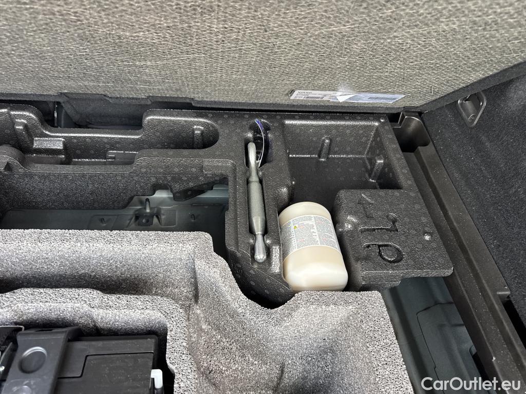  Volvo  XC60 VOLVO  / 2017 / 5P / todoterreno 2.0 T6 AWD Recharge R-Design Auto #12