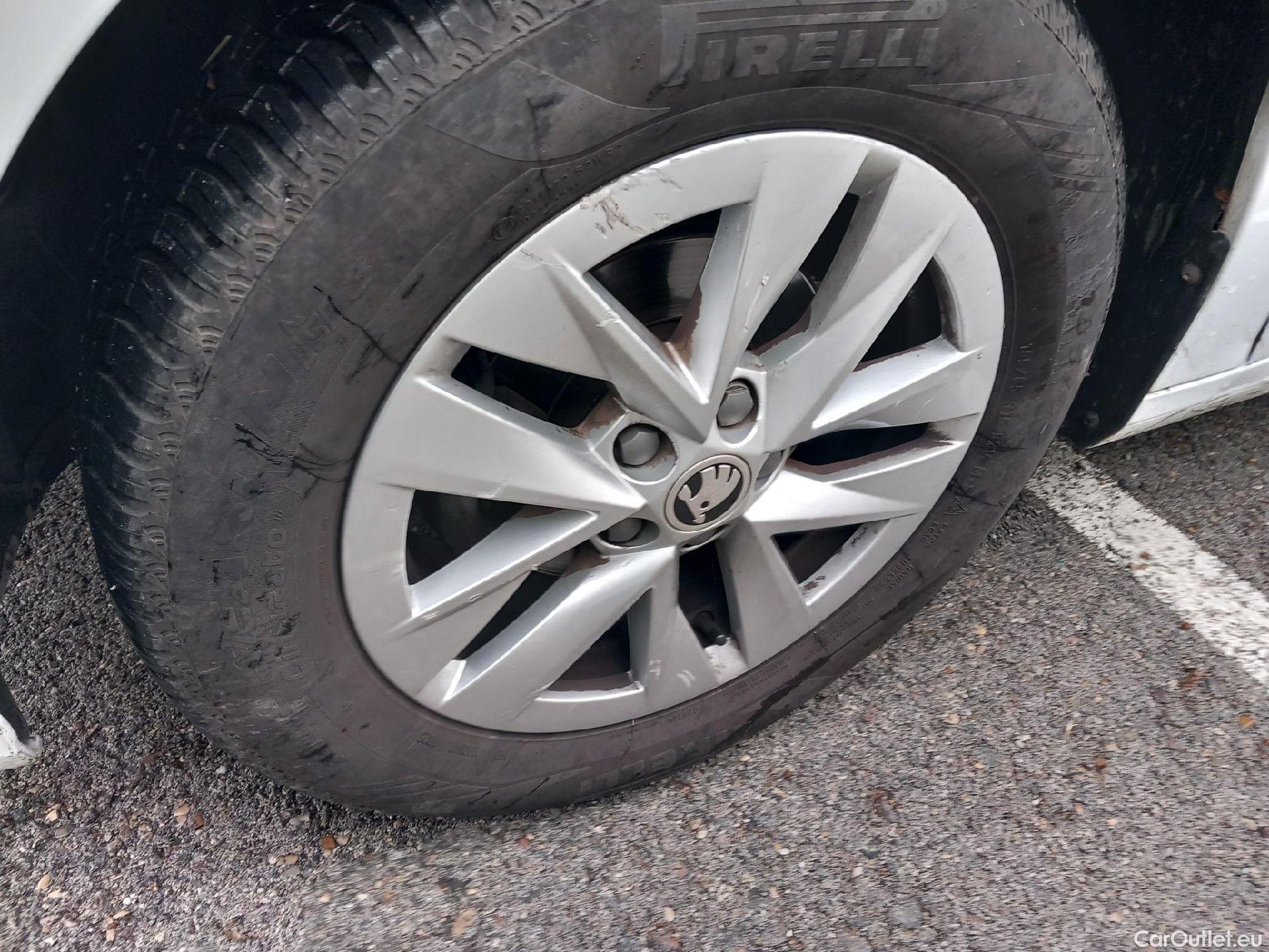  Skoda  Fabia SKODA  / 2021 / 5P / berlina con portón 1.0 TSI 70KW (95CV) Emotion (AC) #10