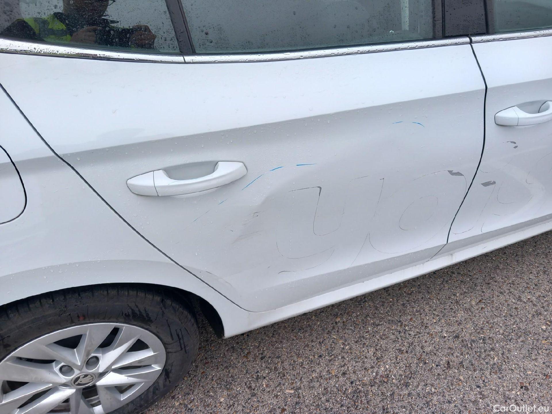  Skoda  Fabia SKODA  / 2021 / 5P / berlina con portón 1.0 TSI 70KW (95CV) Emotion (AC) #24