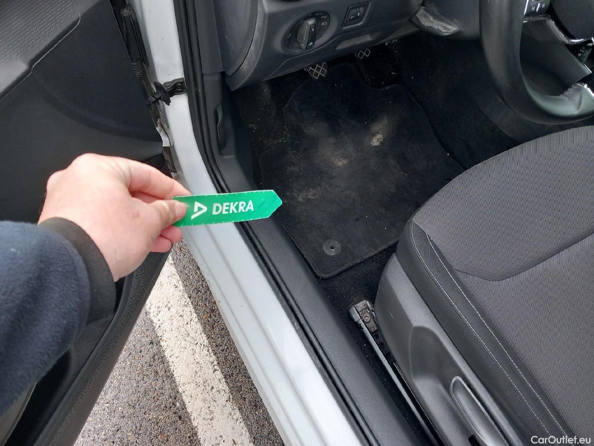  Skoda  Fabia SKODA  / 2021 / 5P / berlina con portón 1.0 TSI 70KW (95CV) Emotion (AC) #4