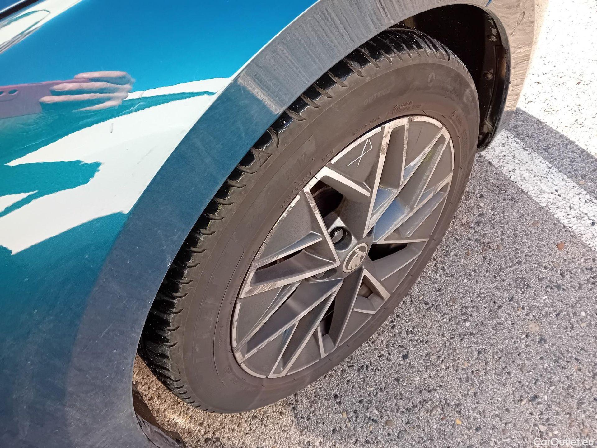  Skoda  Octavia SKODA  / 2020 / 5P / familiar Combi 2.0 TDI 110kW (150CV) DSG Style #22