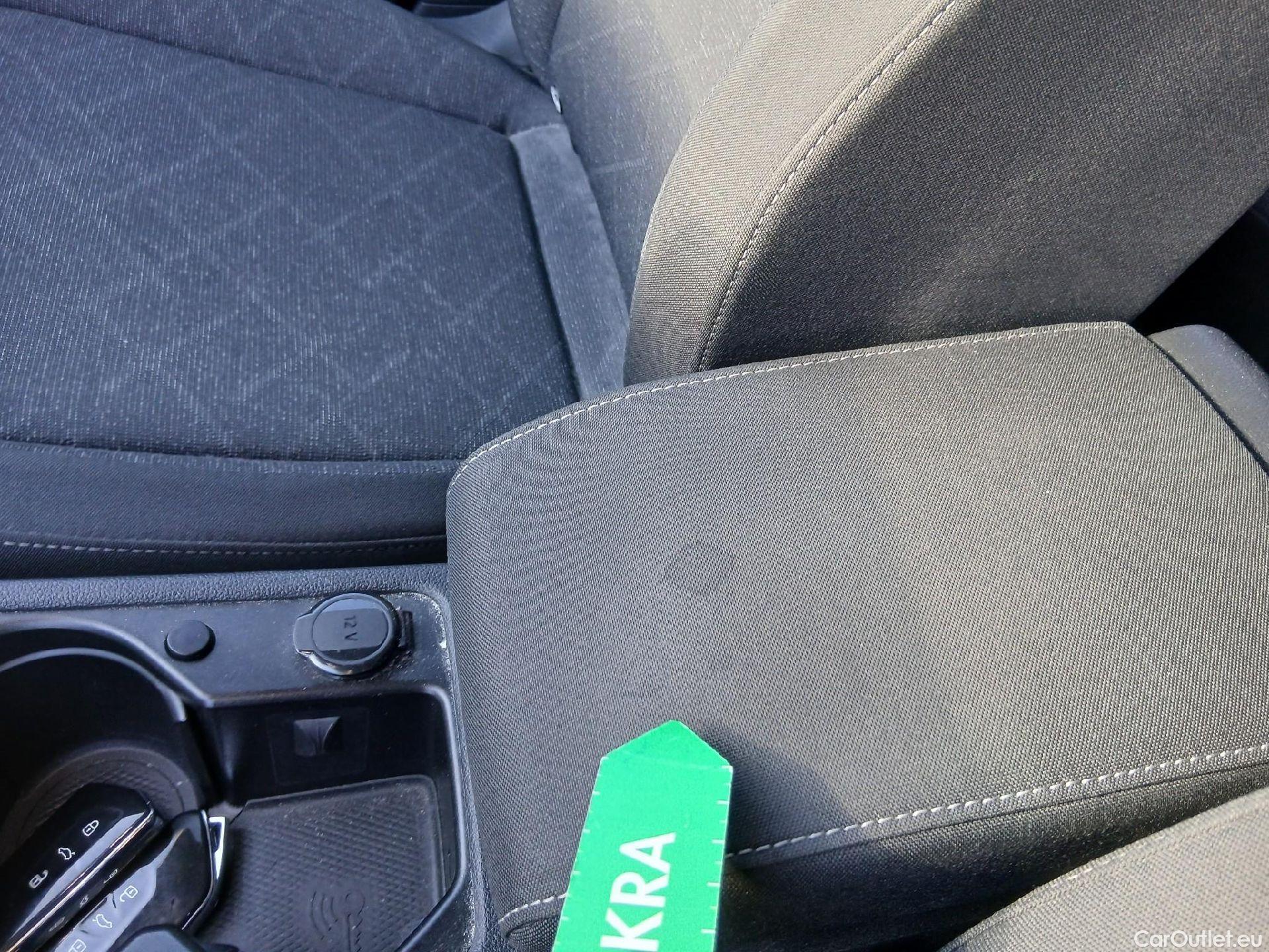  Volkswagen  Golf  VIII Berlina Life 1.0 TSI 110CV MT6 E6d #16