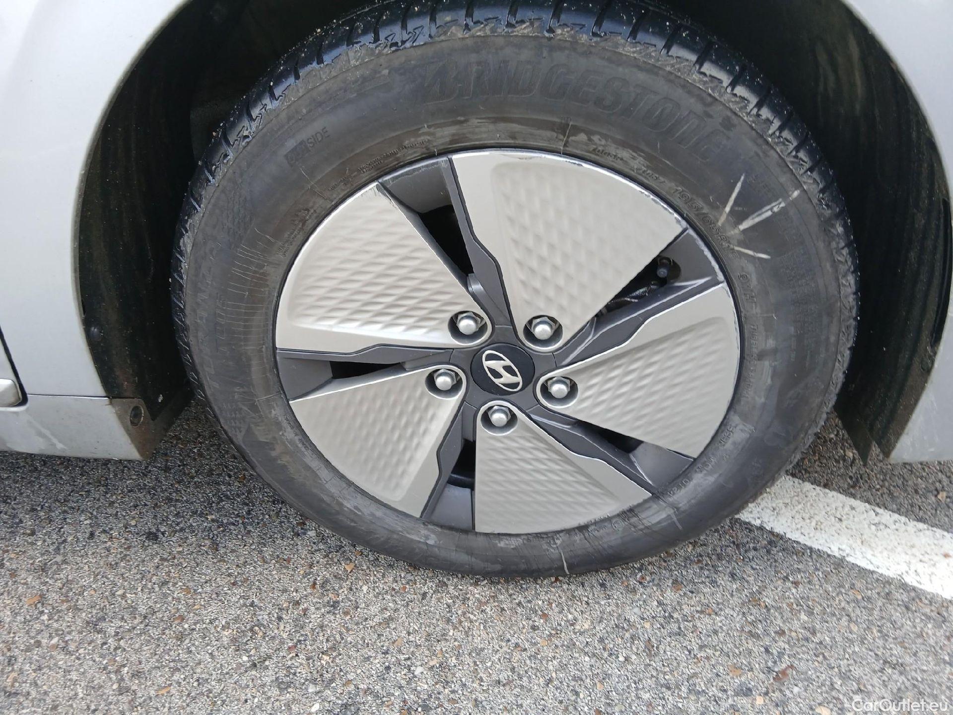  Hyundai   Ioniq HYUNDAI / 2019 / 5P / berlina con portón 1.6 GDI HEV Klass DCT #27