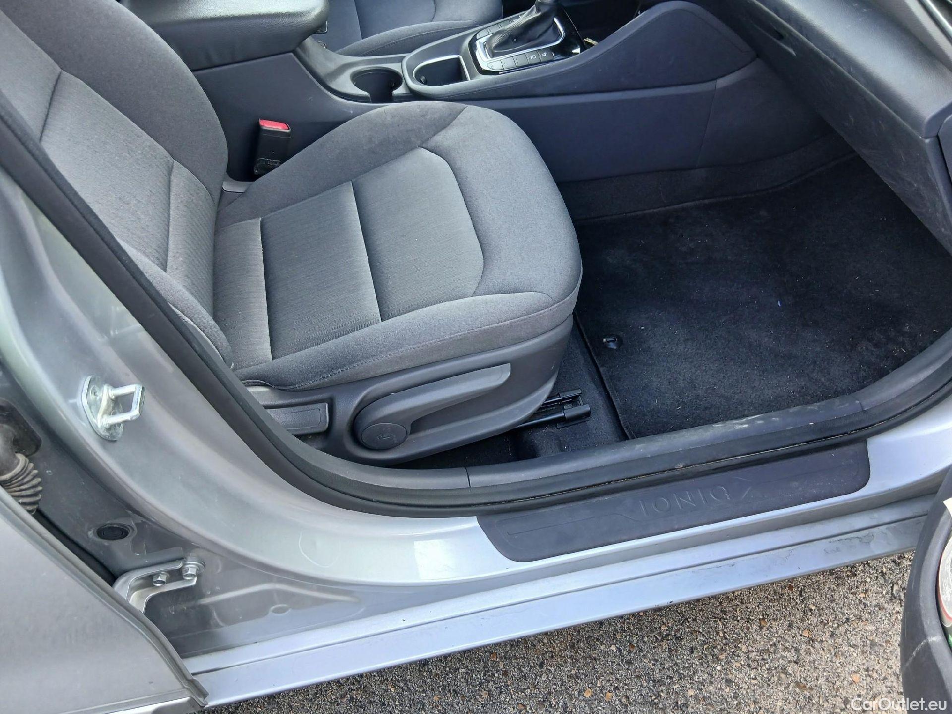  Hyundai   Ioniq HYUNDAI / 2019 / 5P / berlina con portón 1.6 GDI HEV Klass DCT #37