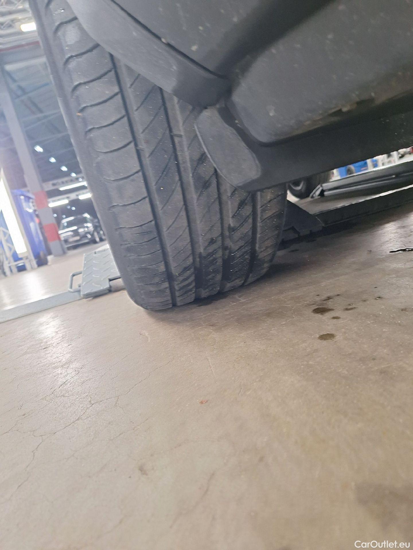  Peugeot  5008 Peugeot,  FL'20, Peugeot  1.5 BlueHDi 96kW S&S EAT8 Allure Pack #68