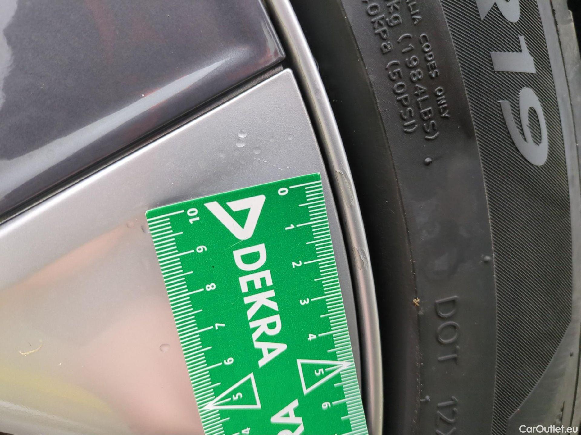  Tesla  Model Y TESLA  / 2021 / 5P / SUV RWD #4