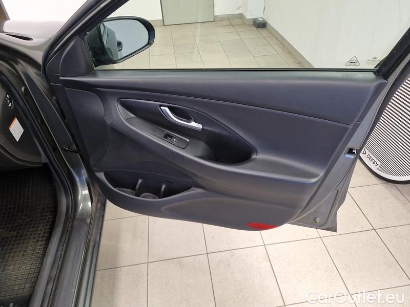  Hyundai  i30  Fastback (2018 ->)  FB 1.5 T-GDI Family AT #4