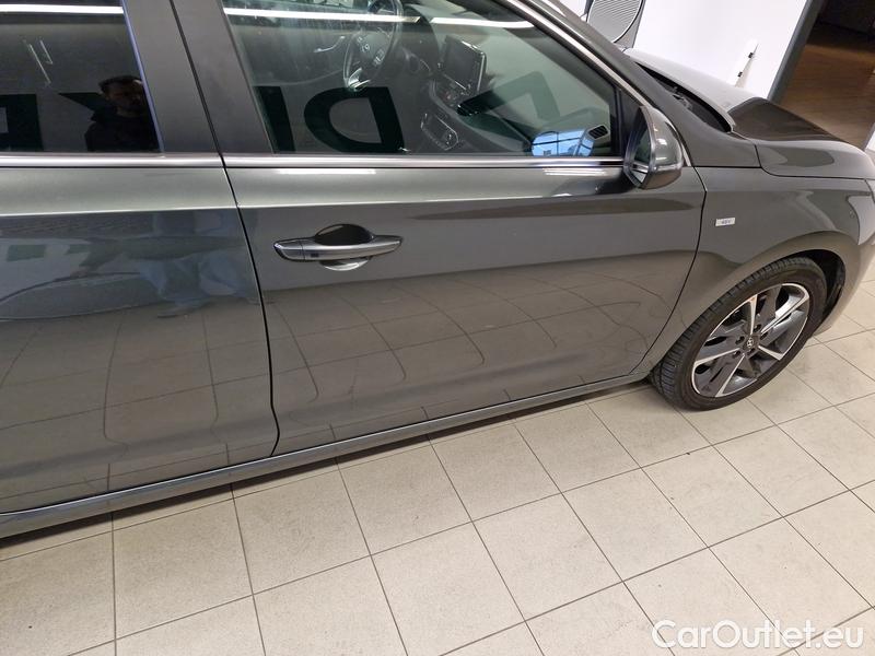  Hyundai  i30  Fastback (2018 ->)  FB 1.5 T-GDI Family AT #22