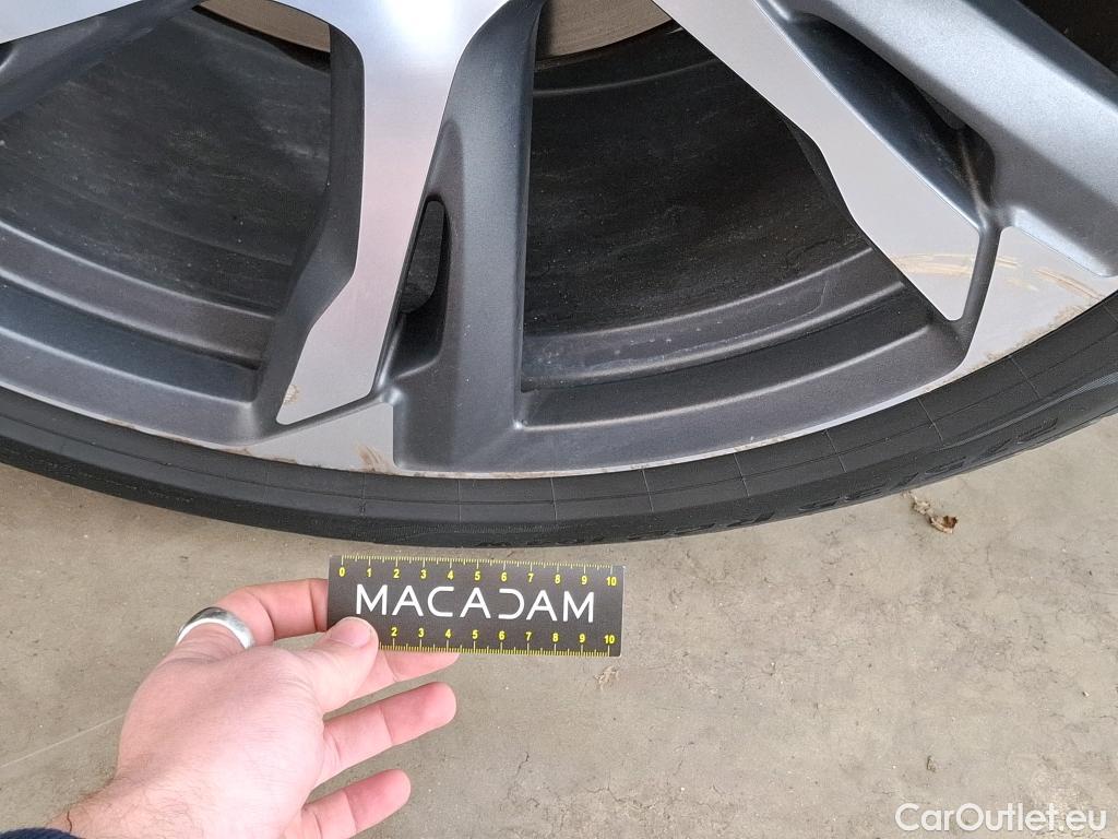  Volvo  XC90 VOLVO  / 2019 / 5P / SUV Recharge T8 AWD Geartronic 8 R-Design #42