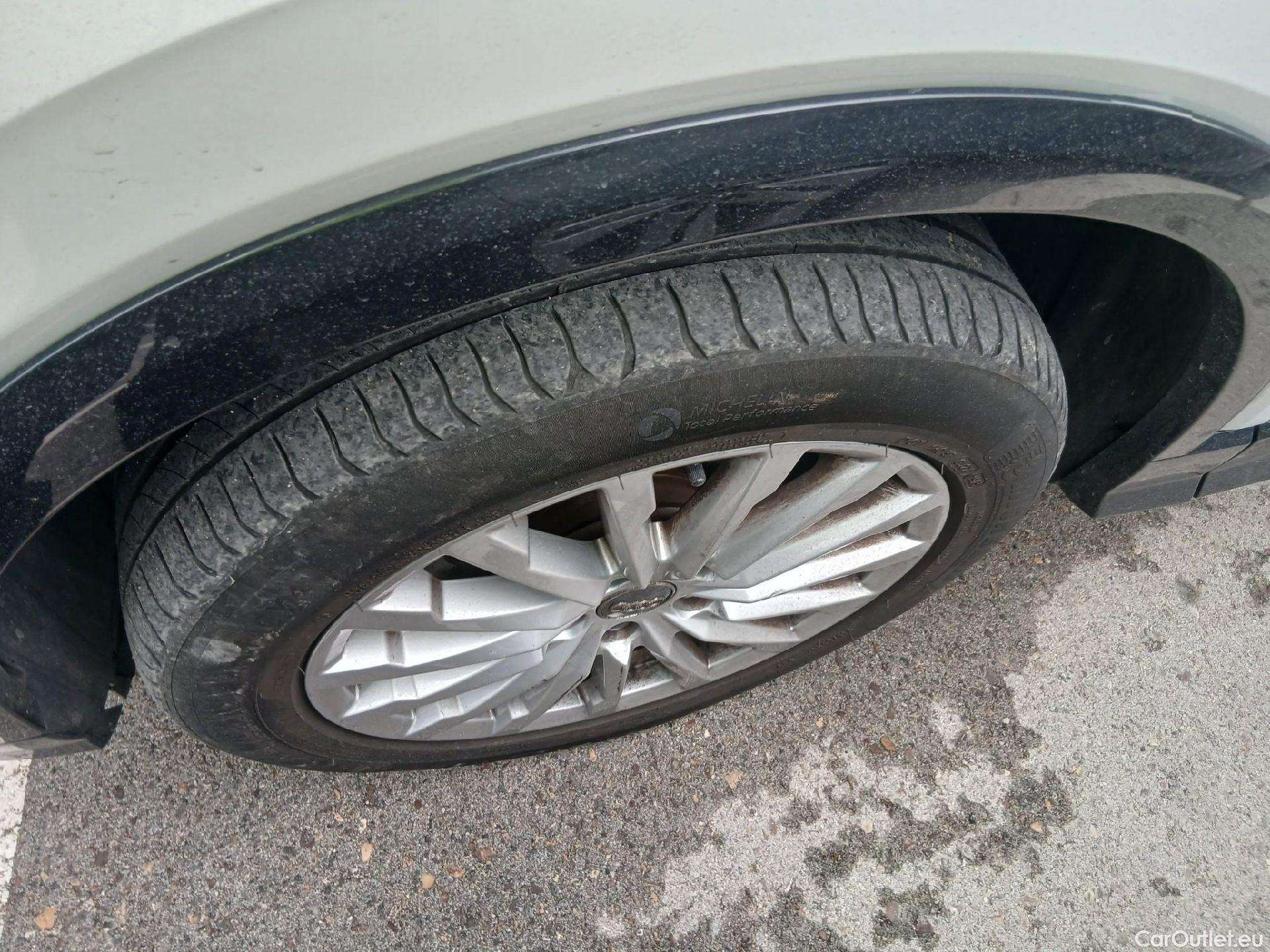  Audi  Q2 AUDI  / 2016 / 5P / todoterreno Design 30 TFSI 85kW (116CV) #2