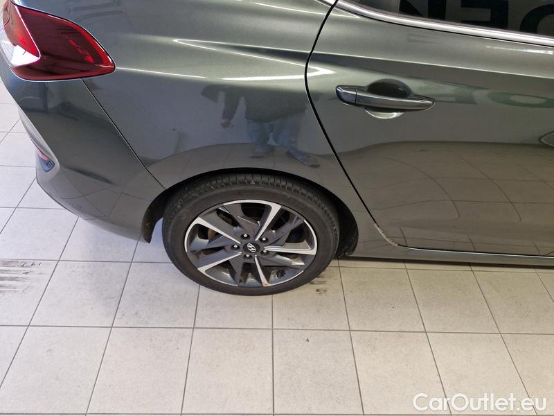  Hyundai  i30  Fastback (2018 ->)  FB 1.5 T-GDI Family AT #8