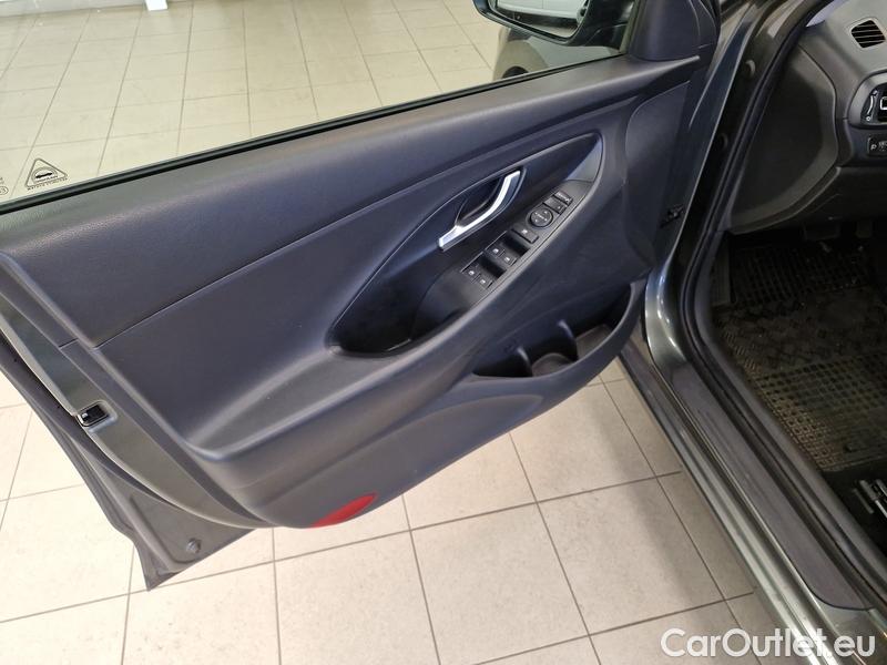  Hyundai  i30  Fastback (2018 ->)  FB 1.5 T-GDI Family AT #15