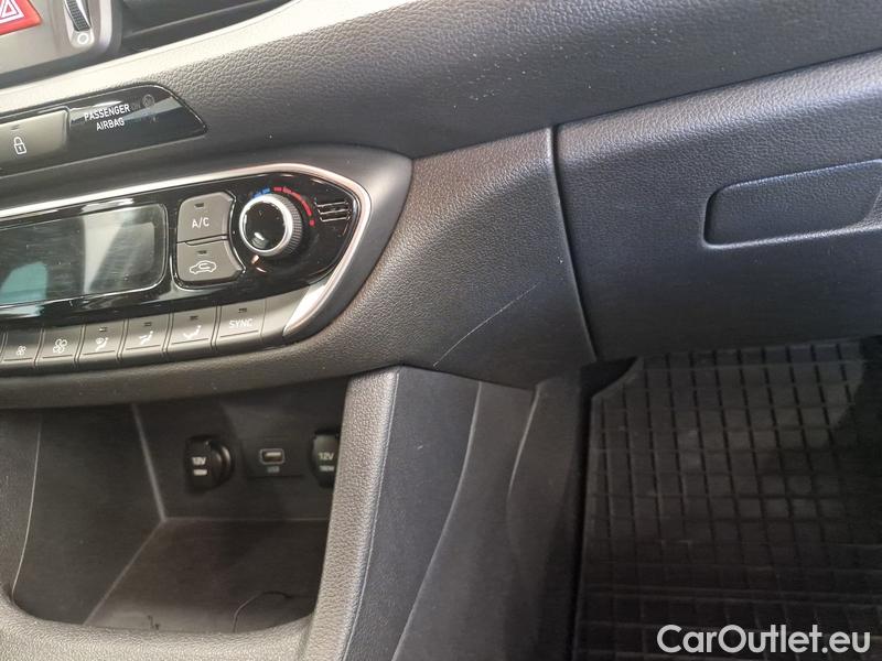 Hyundai  i30   cw (PD)(2017->)  1.5TGDi 118 Family #4