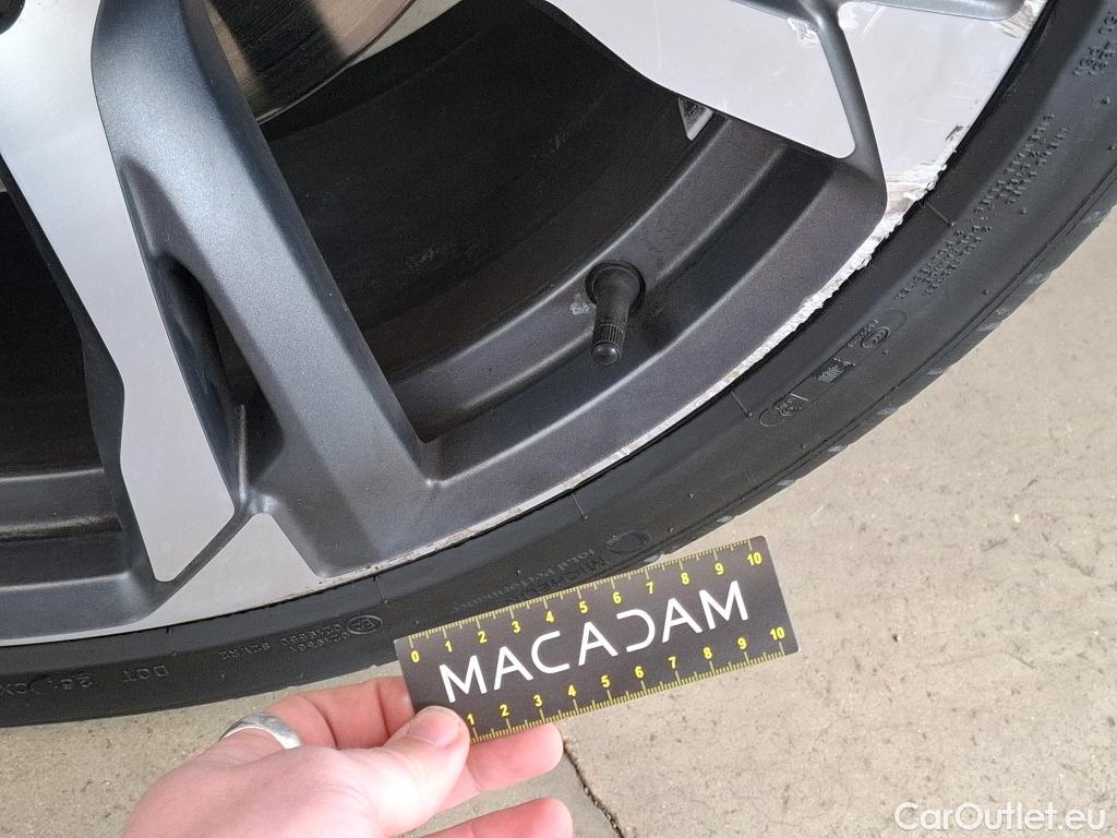  Volvo  XC90 VOLVO  / 2019 / 5P / SUV Recharge T8 AWD Geartronic 8 R-Design #37