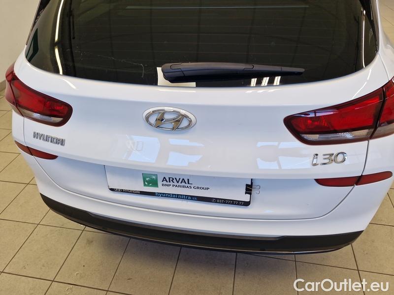  Hyundai  i30   cw (PD)(2017->)  1.5TGDi 118 Family #11
