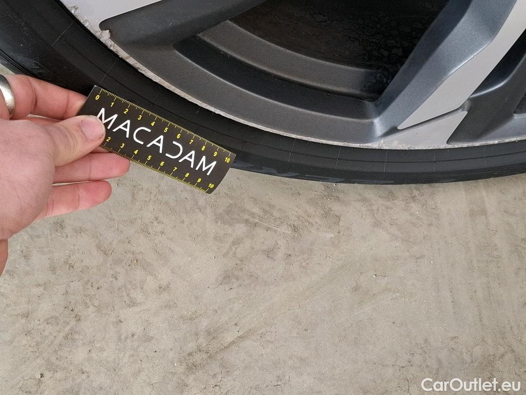  Volvo  XC90 VOLVO  / 2019 / 5P / SUV Recharge T8 AWD Geartronic 8 R-Design #4