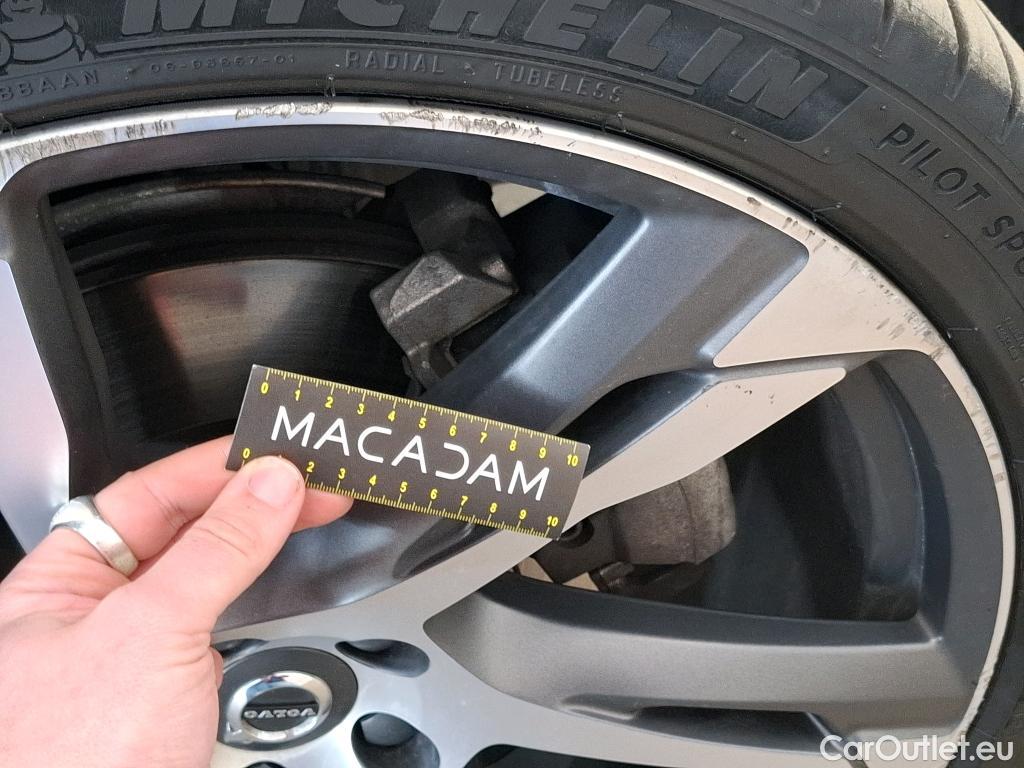  Volvo  XC90 VOLVO  / 2019 / 5P / SUV Recharge T8 AWD Geartronic 8 R-Design #46