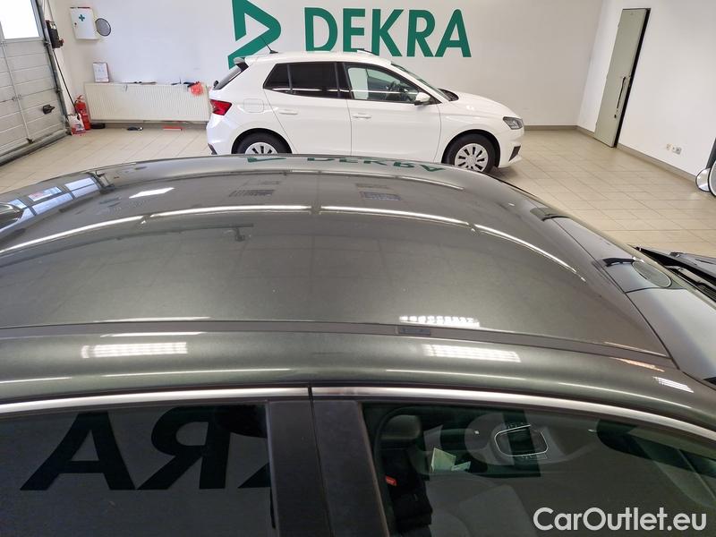  Hyundai  i30  Fastback (2018 ->)  FB 1.5 T-GDI Family AT #21