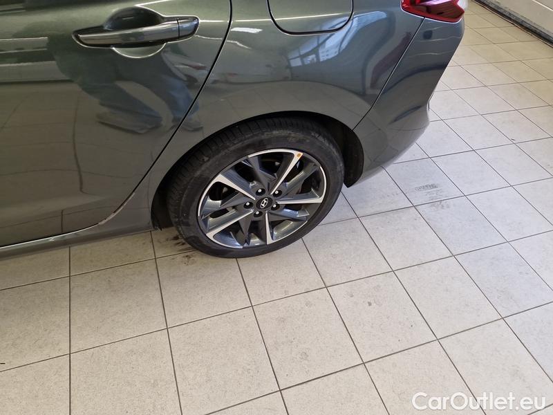  Hyundai  i30  Fastback (2018 ->)  FB 1.5 T-GDI Family AT #14