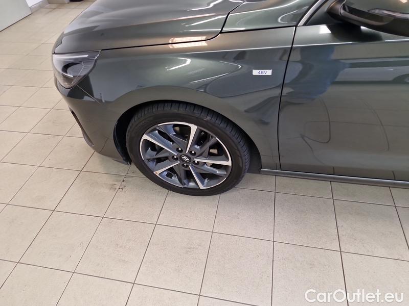  Hyundai  i30  Fastback (2018 ->)  FB 1.5 T-GDI Family AT #18