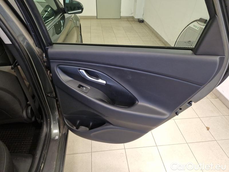  Hyundai  i30  Fastback (2018 ->)  FB 1.5 T-GDI Family AT #6