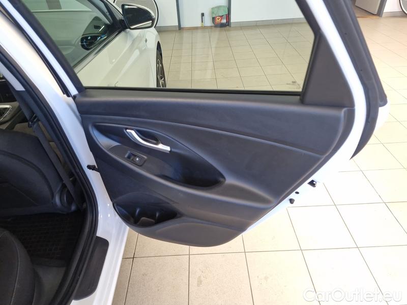  Hyundai  i30   cw (PD)(2017->)  1.5TGDi 118 Family #8