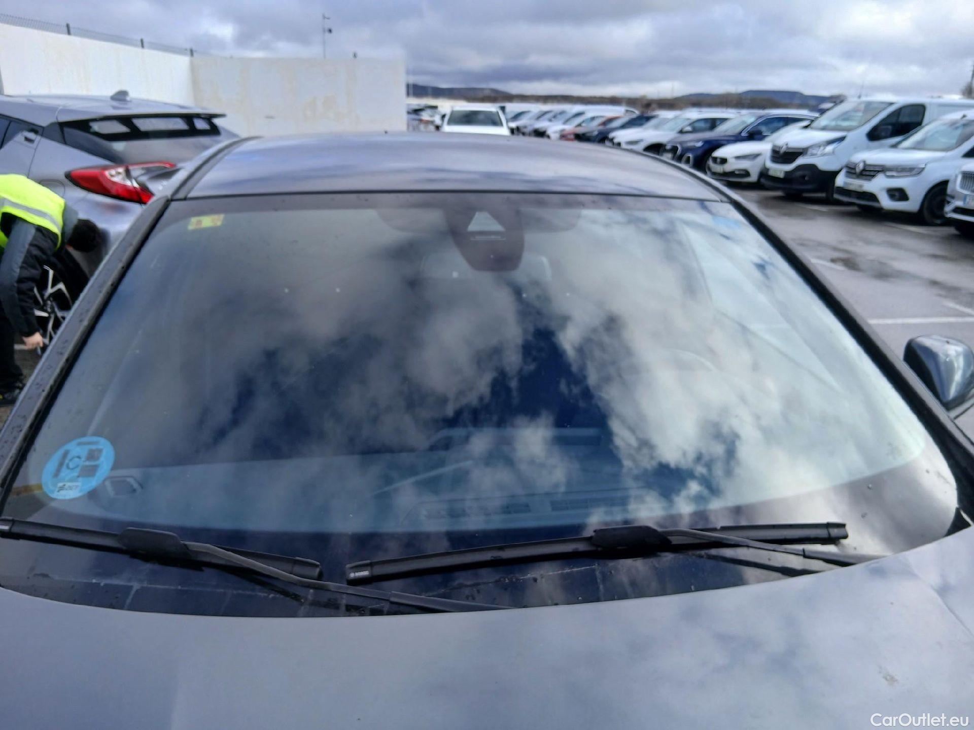  Bmw  Serie 1 BMW  / 2019 / 5P / berlina con portón 118i #2