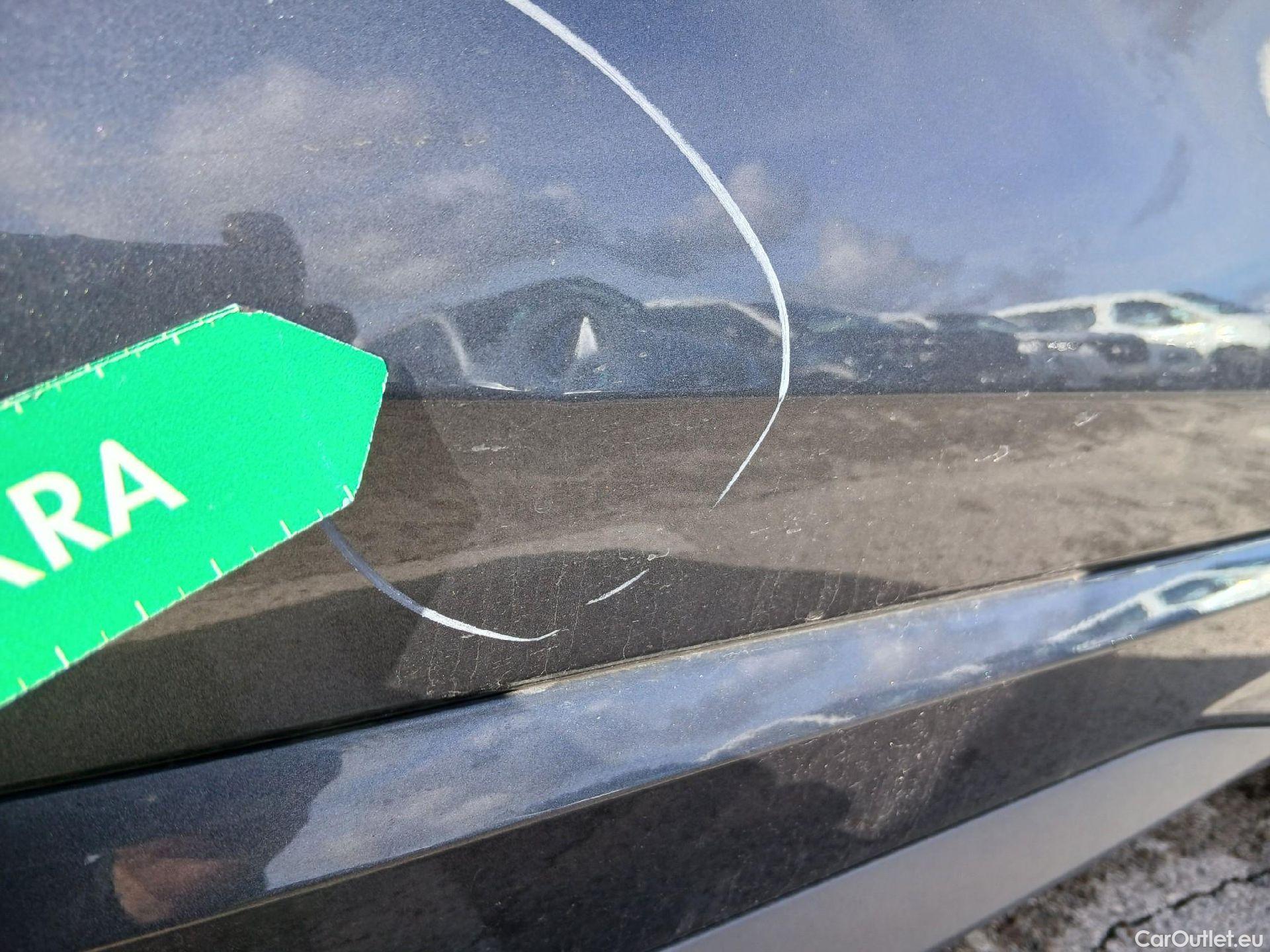  Audi  Q3 AUDI  / 2018 / 5P / todoterreno 45 TFSI e 180kW S tronic S Line #32