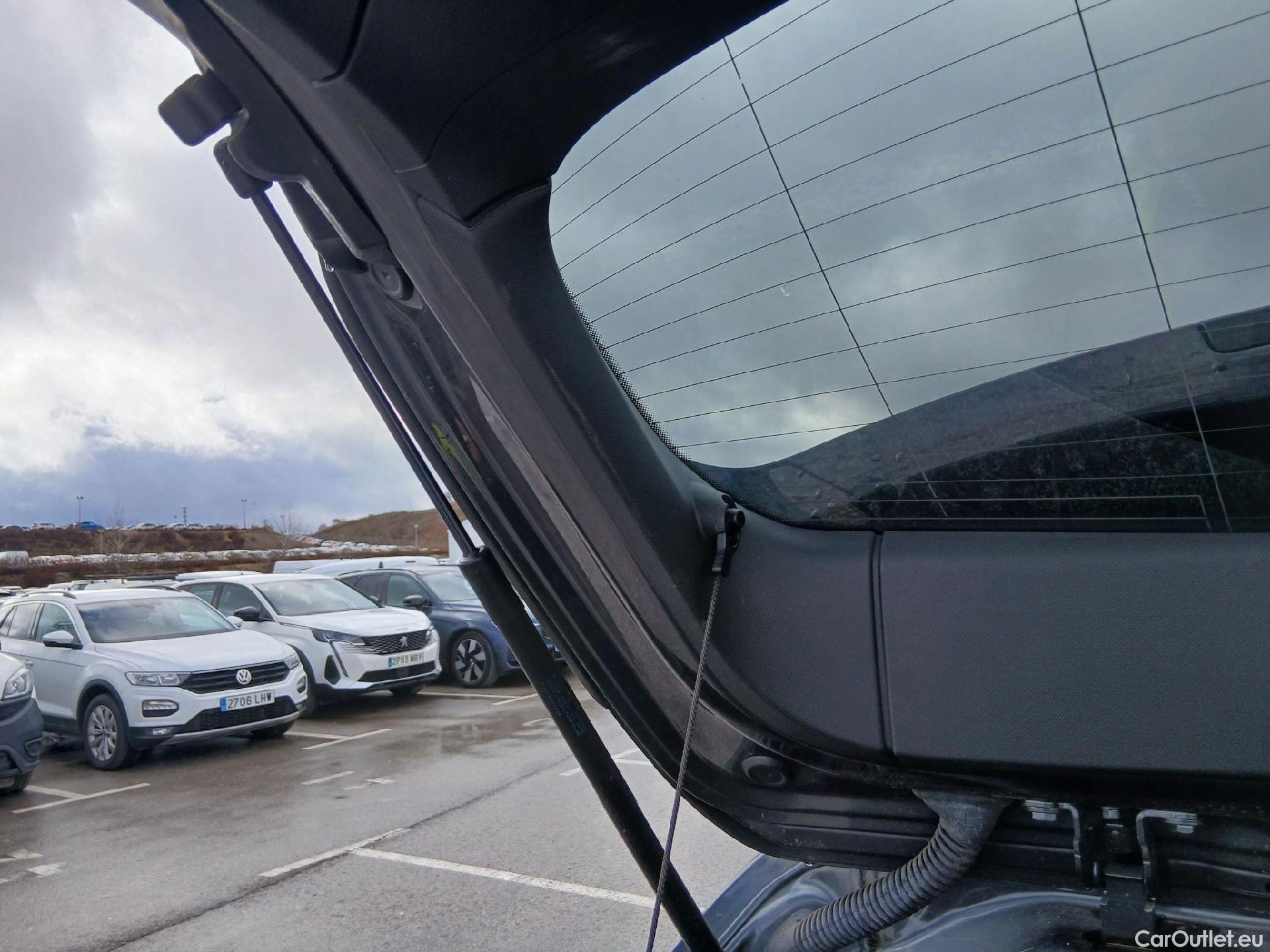  Bmw  Serie 1 BMW  / 2019 / 5P / berlina con portón 118i #19