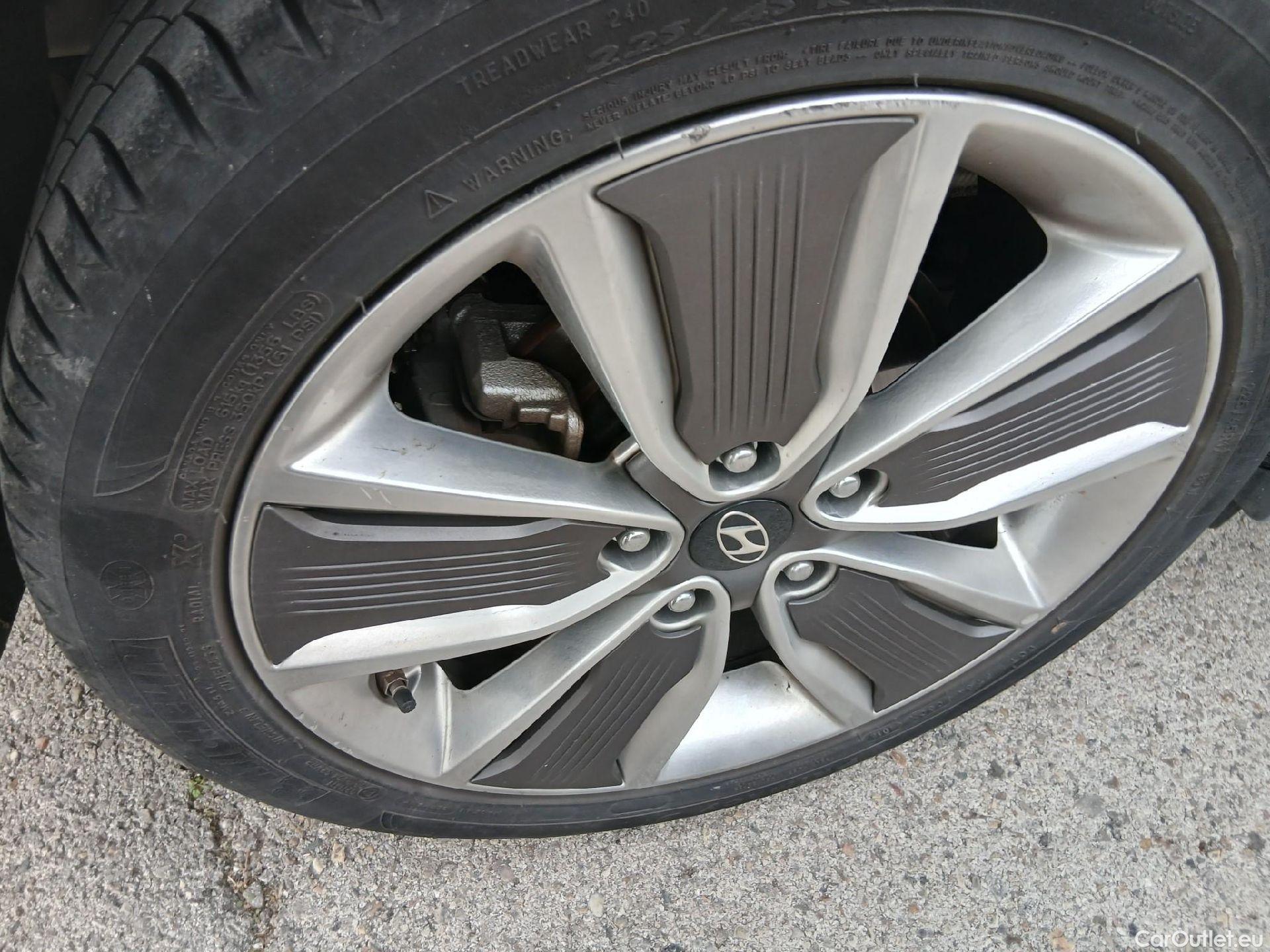  Hyundai   Ioniq HYUNDAI / 2016 / 5P / berlina con portón 1.6 GDI HEV Tecno DCT (AC) #4