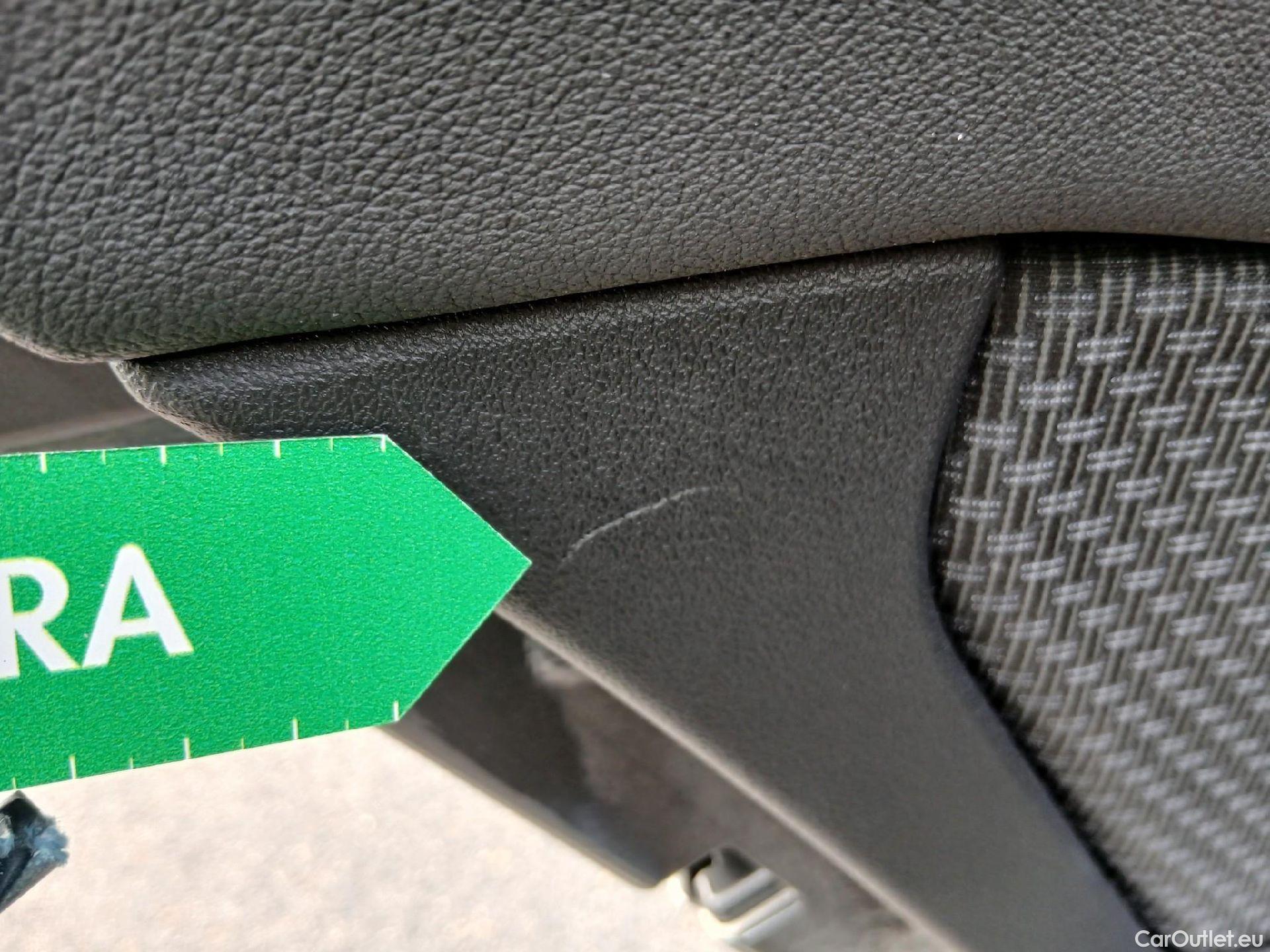  Bmw  Serie 1 BMW  / 2019 / 5P / berlina con portón 118i #13