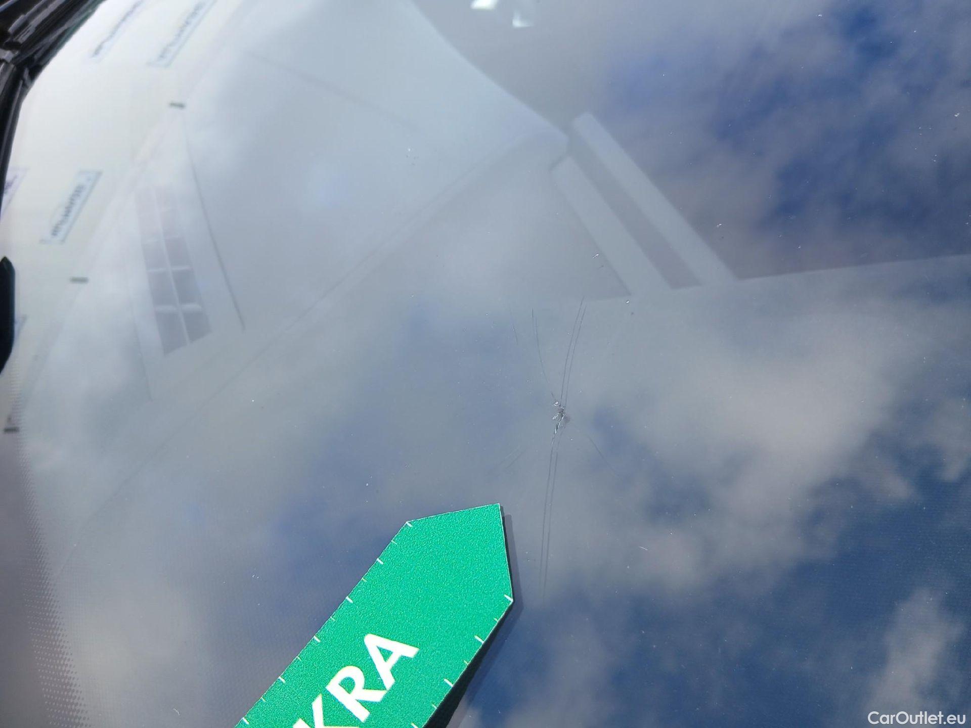  Bmw  Serie 1 BMW  / 2019 / 5P / berlina con portón 118i #1