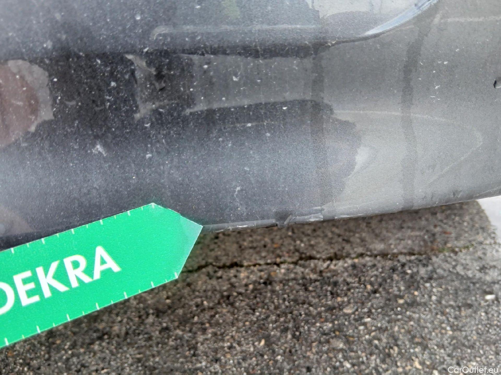  Bmw  Serie 1 BMW  / 2019 / 5P / berlina con portón 118i #17