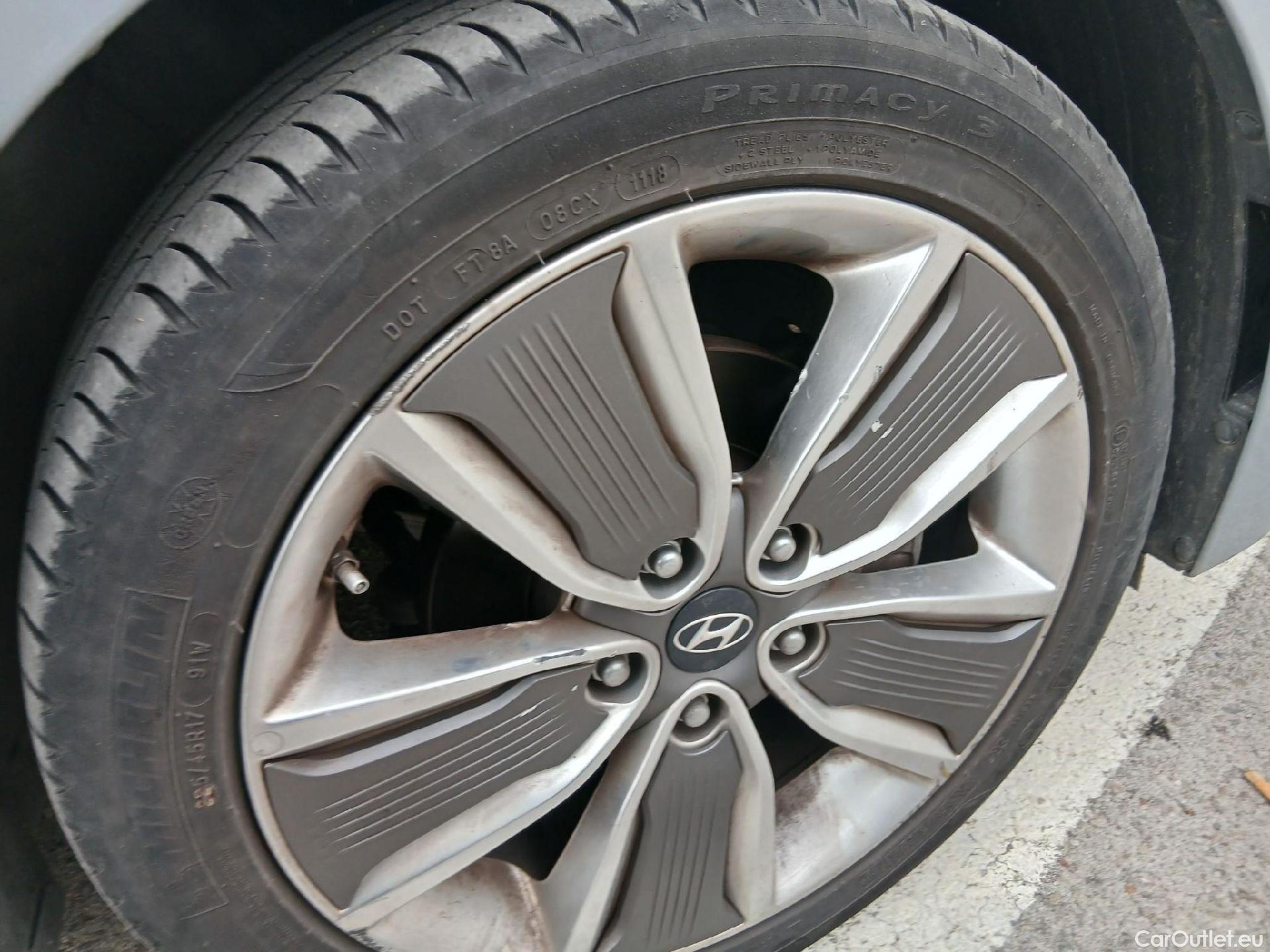  Hyundai   Ioniq HYUNDAI / 2016 / 5P / berlina con portón 1.6 GDI HEV Tecno DCT (AC) #5