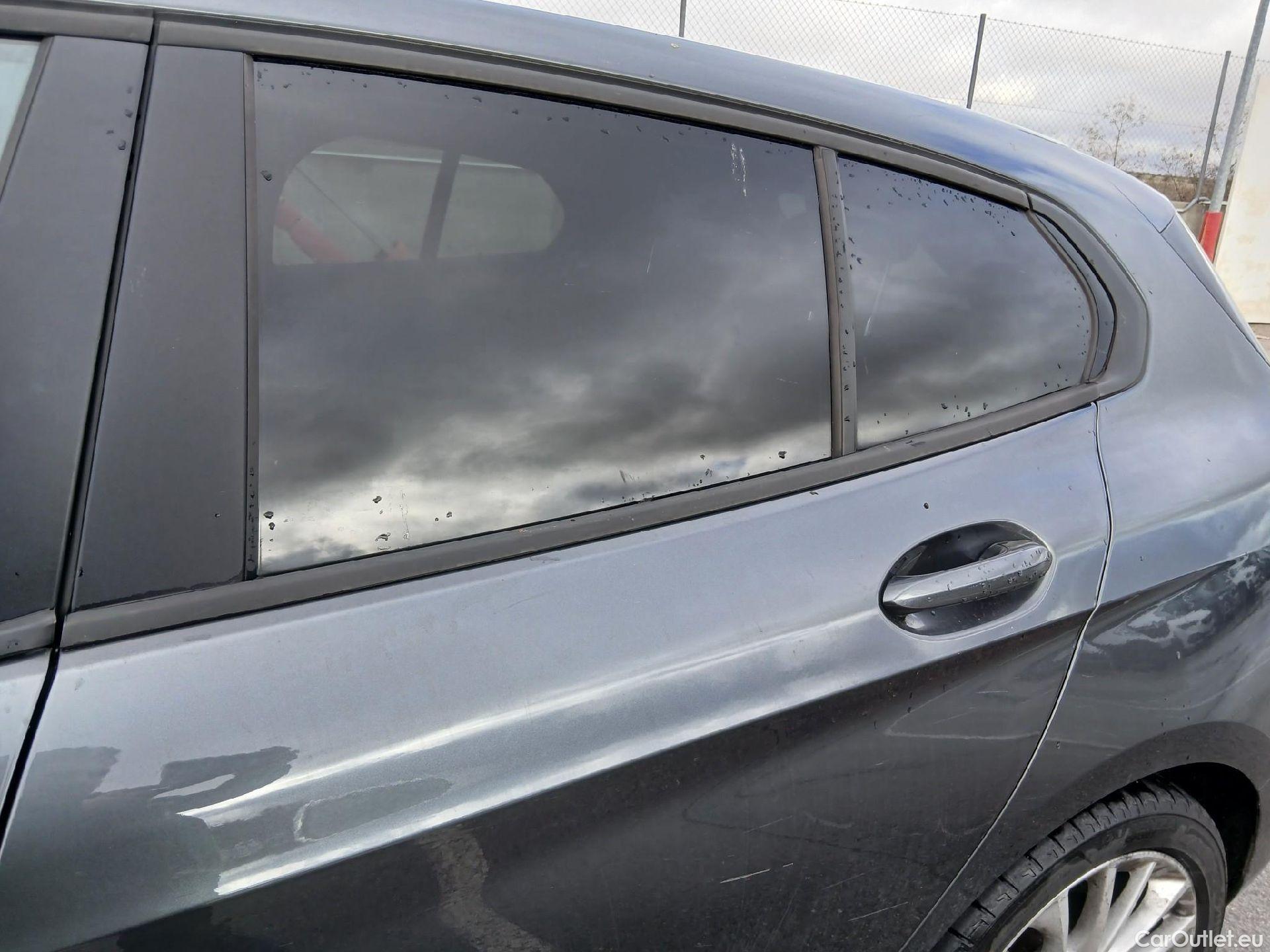  Bmw  Serie 1 BMW  / 2019 / 5P / berlina con portón 118i #38