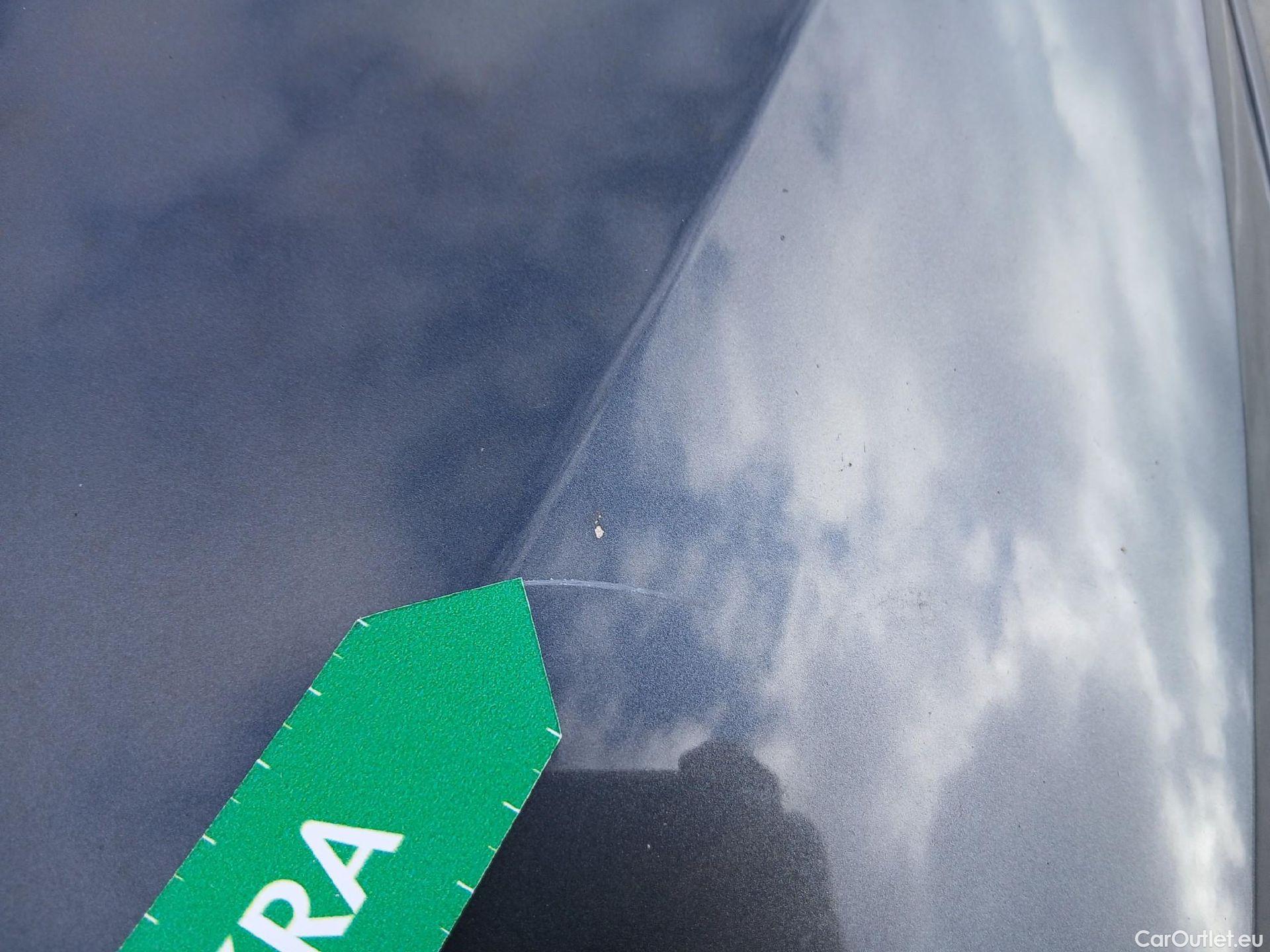  Bmw  Serie 1 BMW  / 2019 / 5P / berlina con portón 118i #3