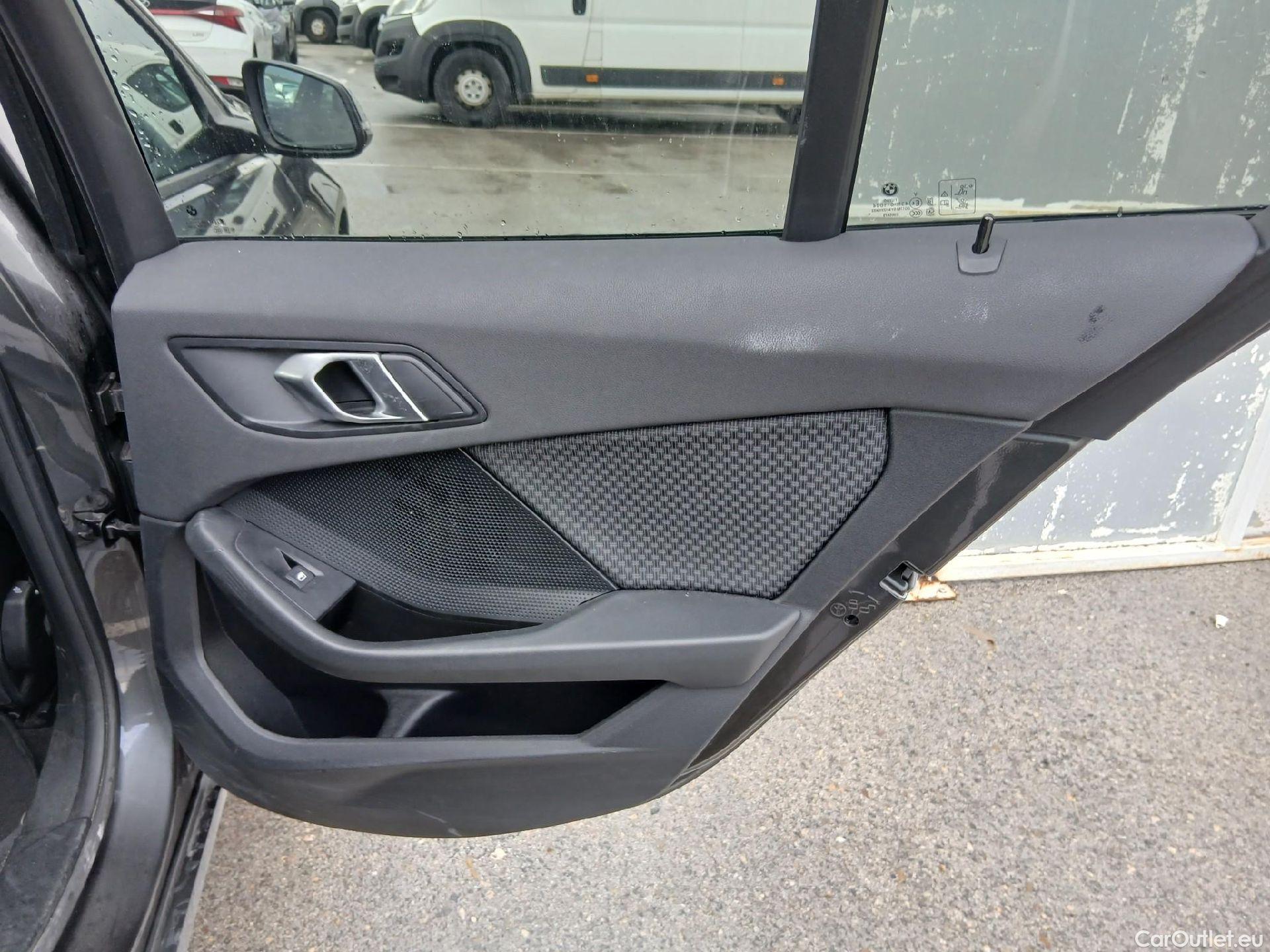  Bmw  Serie 1 BMW  / 2019 / 5P / berlina con portón 118i #27