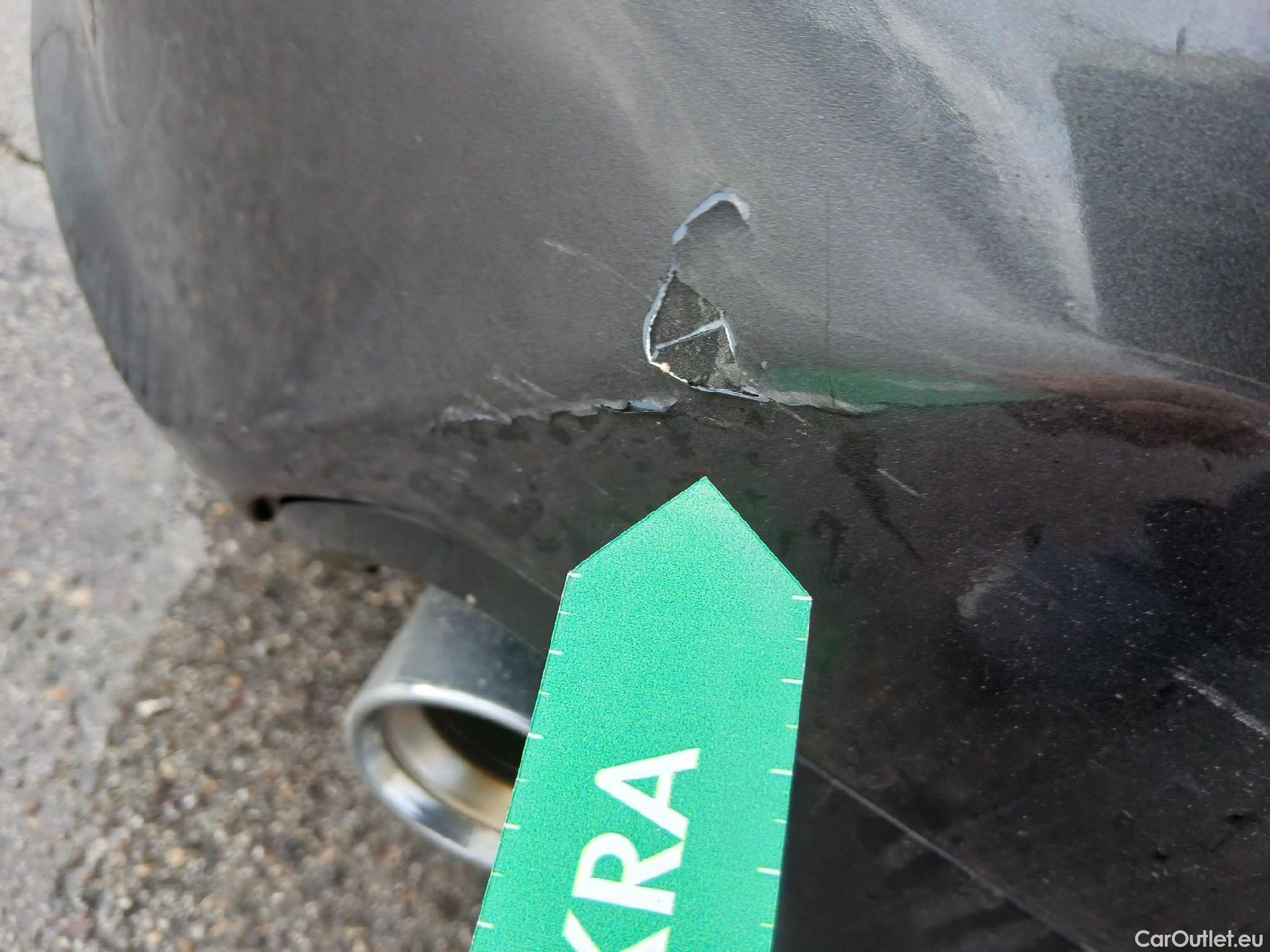  Bmw  Serie 1 BMW  / 2019 / 5P / berlina con portón 118i #15