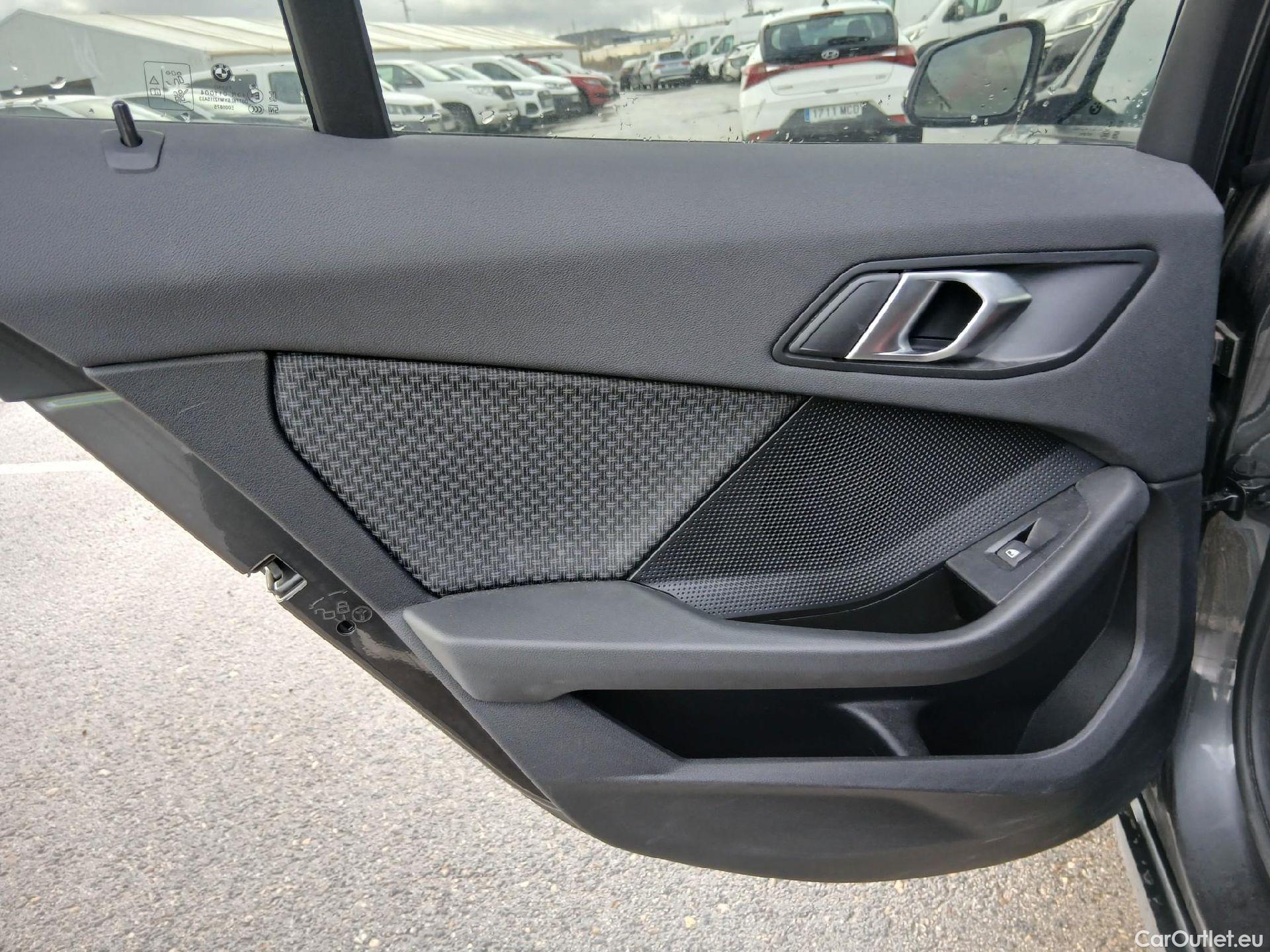  Bmw  Serie 1 BMW  / 2019 / 5P / berlina con portón 118i #14